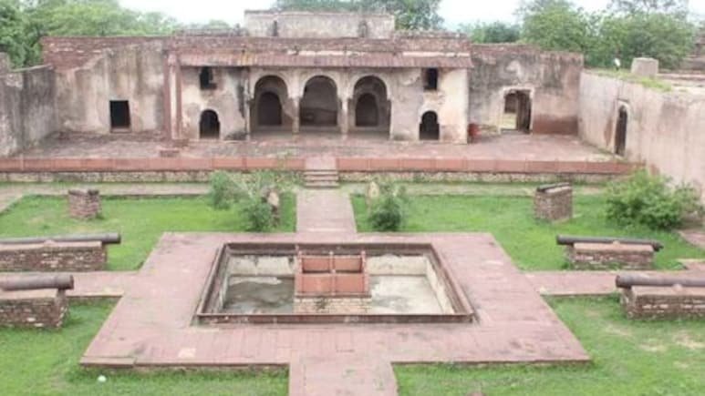 Narwar Fort Cannon Theft